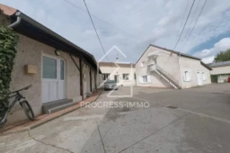 Ensemble Immobilier de 10 Logements et 1 Entrepôt au Centre-ville 1