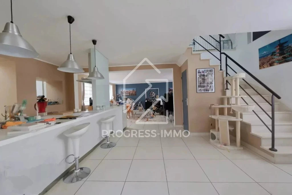 Ensemble Immobilier de 10 Logements et 1 Entrepôt au Centre-ville 15