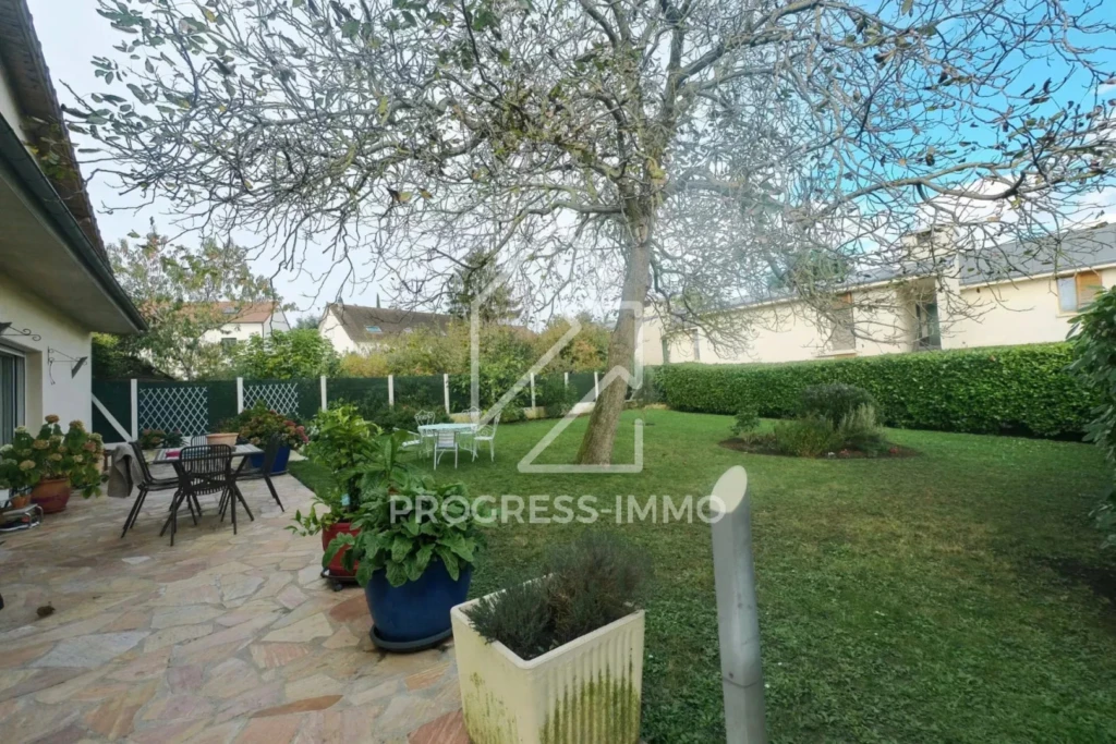 Ensemble Immobilier de 10 Logements et 1 Entrepôt au Centre-ville 4