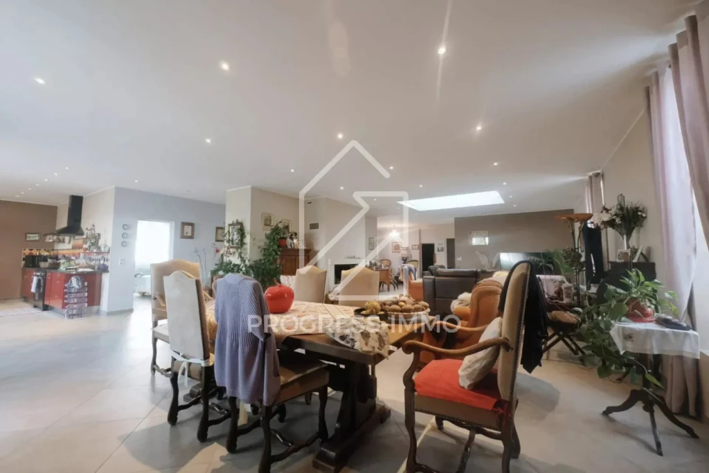 Ensemble Immobilier de 10 Logements et 1 Entrepôt au Centre-ville 5