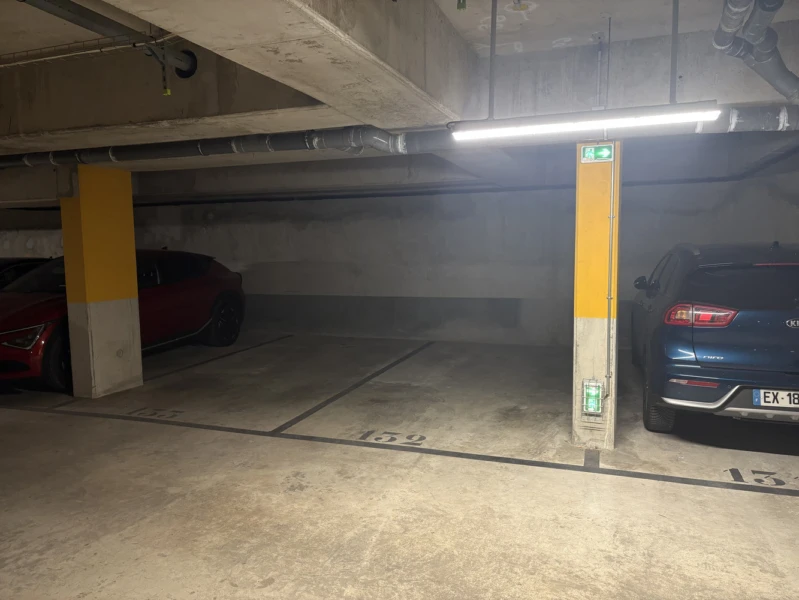 Place de parking 12 m² 4