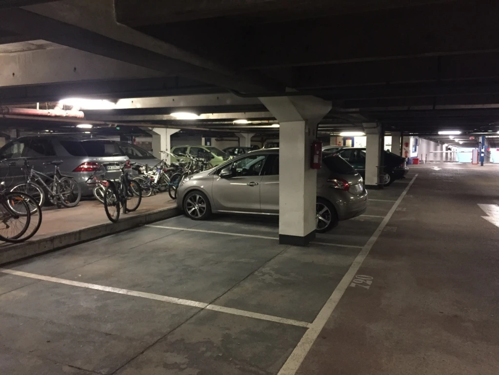 Parking sécurisé à louer 2