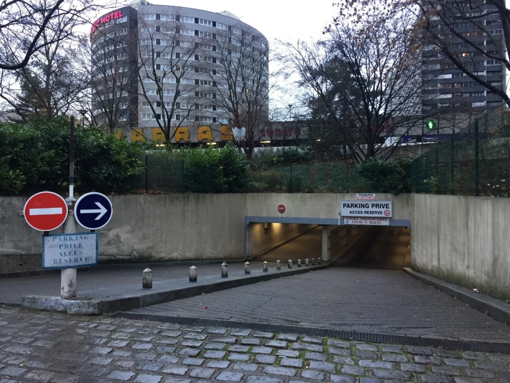 Parking sécurisé à louer 3