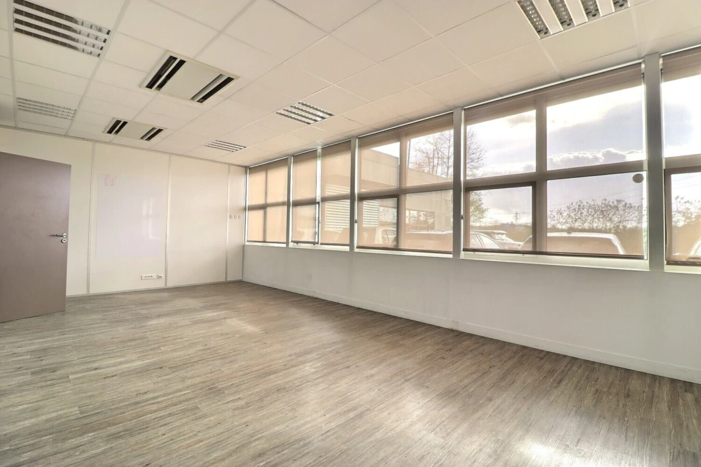 Local commercial - Atelier d'activité - 554m² 1