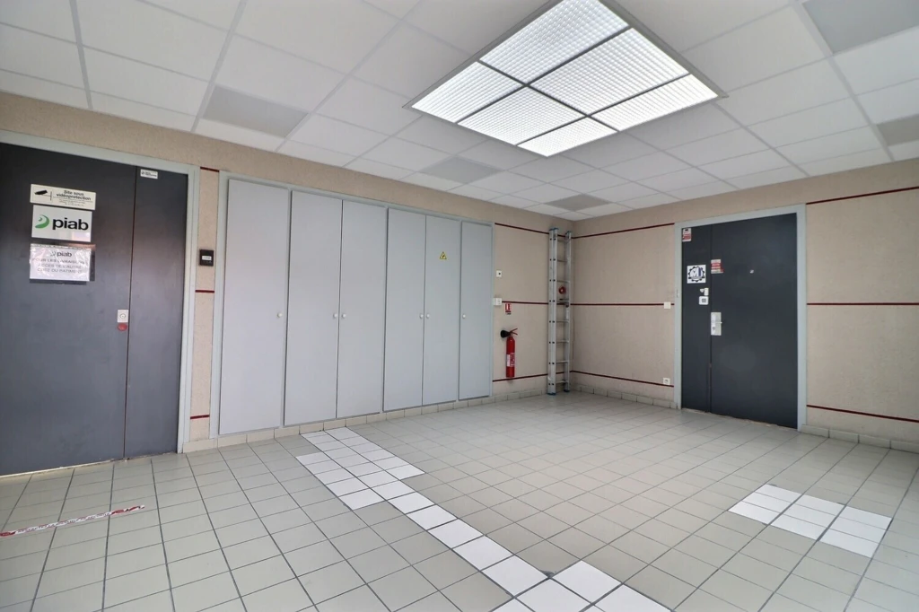 Local commercial - Atelier d'activité - 554m² 2