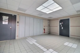 Local commercial - Atelier d'activité - 554m² 2