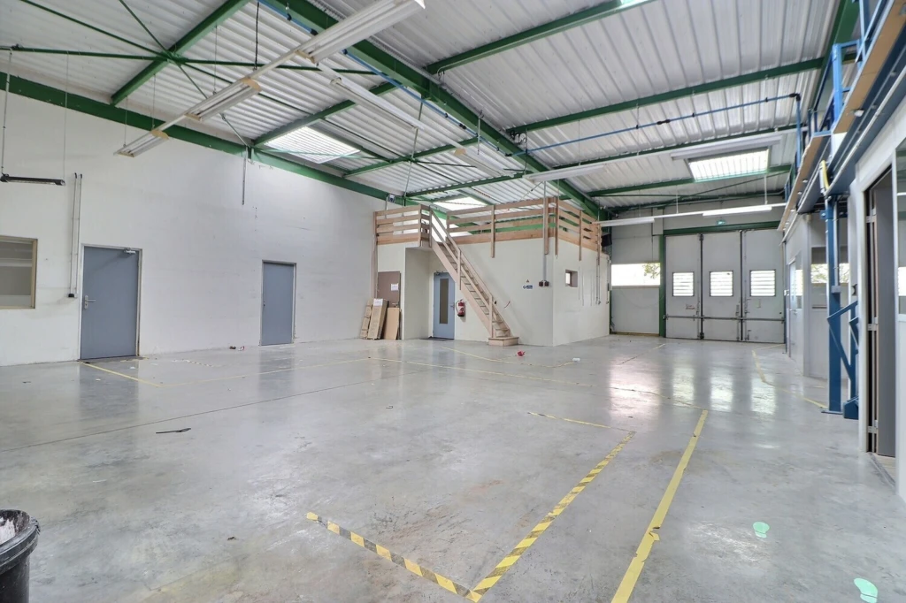 Local commercial - Atelier d'activité - 554m² 3