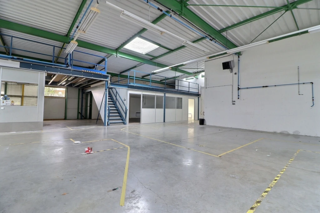Local commercial - Atelier d'activité - 554m² 4