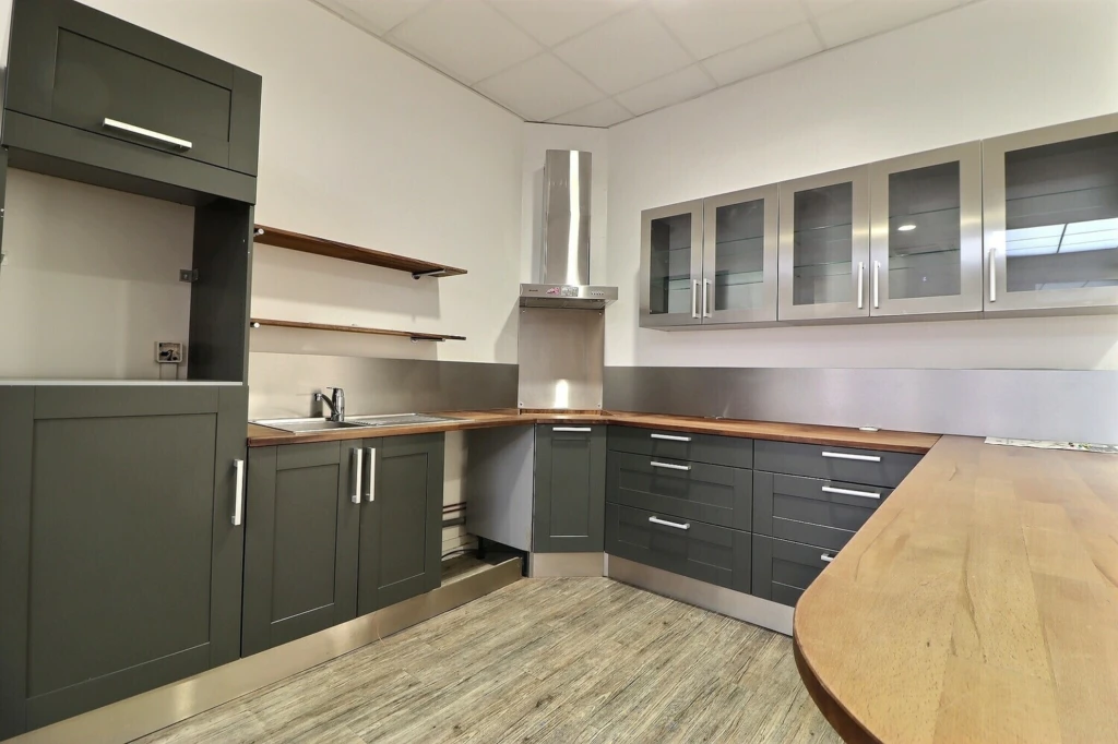 Local commercial - Atelier d'activité - 554m² 8