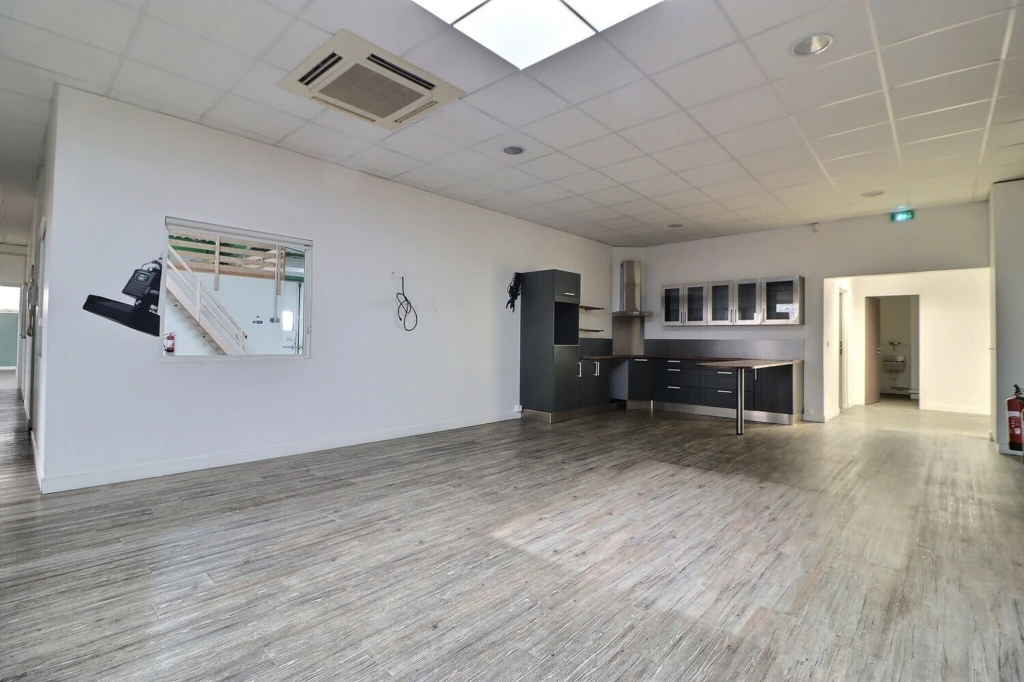 Local commercial - Atelier d'activité - 554m² 9