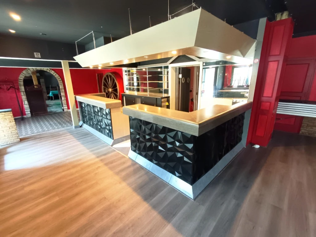 RESTAURANT DE 400 m2 + 2 APPARTEMENTS 2