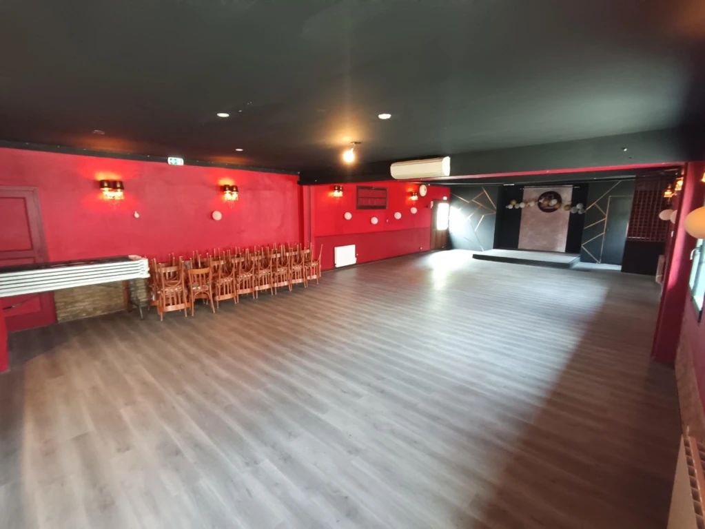 RESTAURANT DE 400 m2 + 2 APPARTEMENTS 4