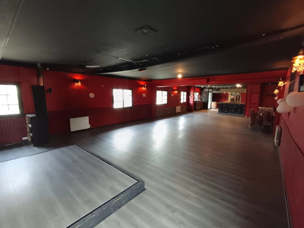 RESTAURANT DE 400 m2 + 2 APPARTEMENTS 5