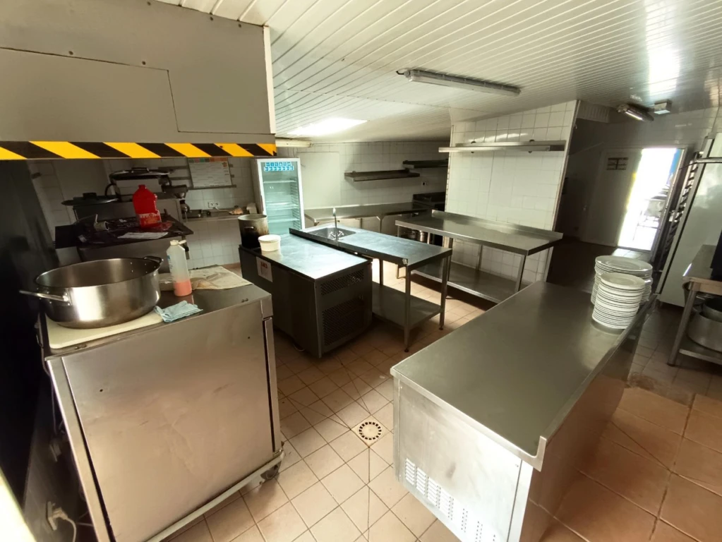 RESTAURANT DE 400 m2 + 2 APPARTEMENTS 10