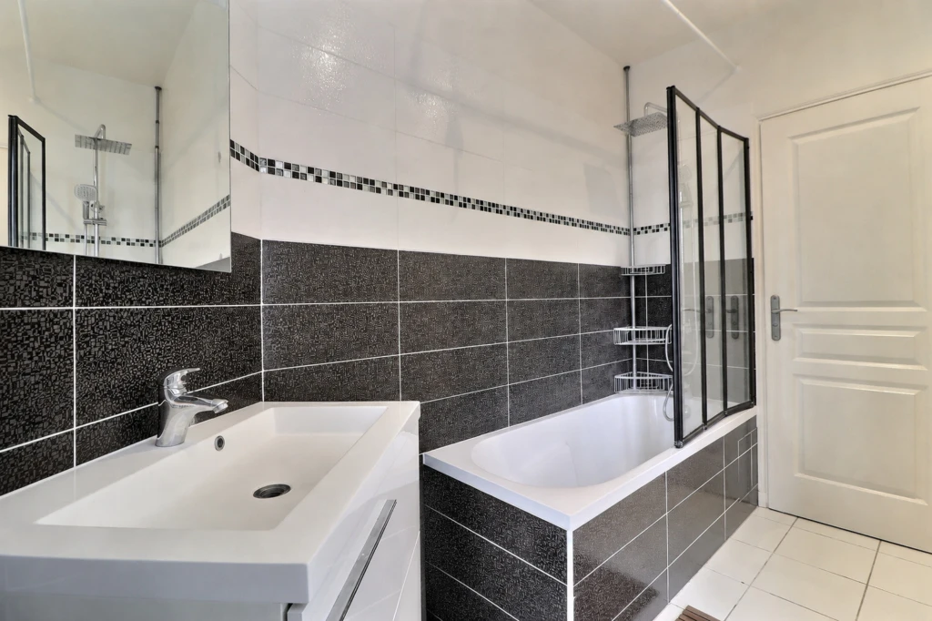 Montrouge, secteur Mairie / Beffroi 5P 111M² 7