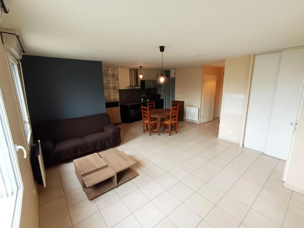 Grand T2 meublé parking balcon 1