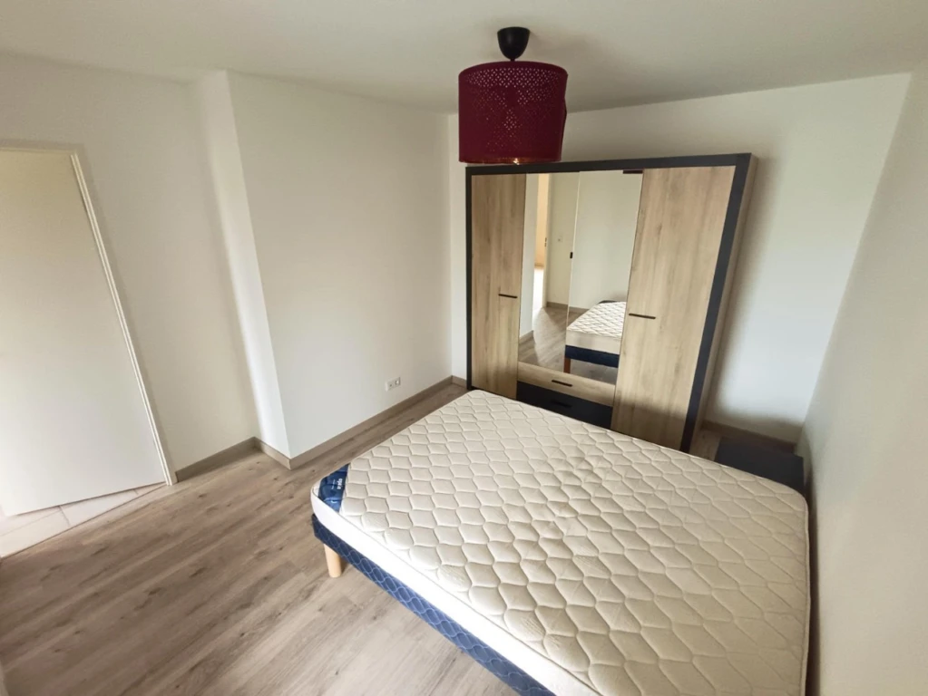 Grand T2 meublé parking balcon 6