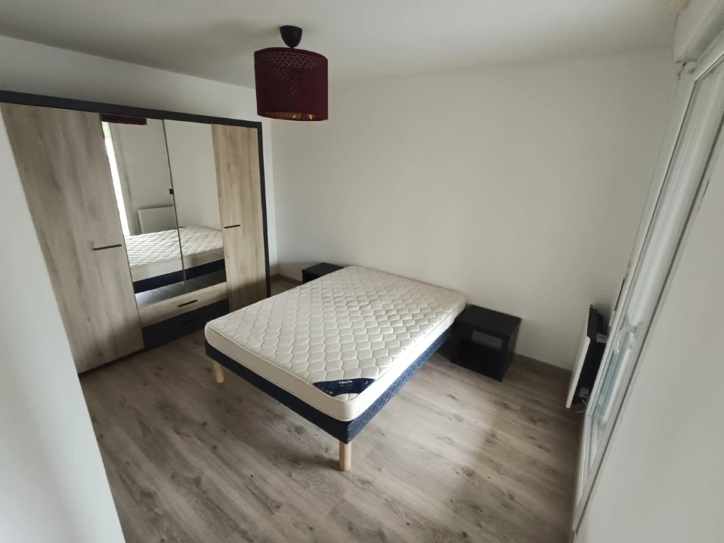 Grand T2 meublé parking balcon 7