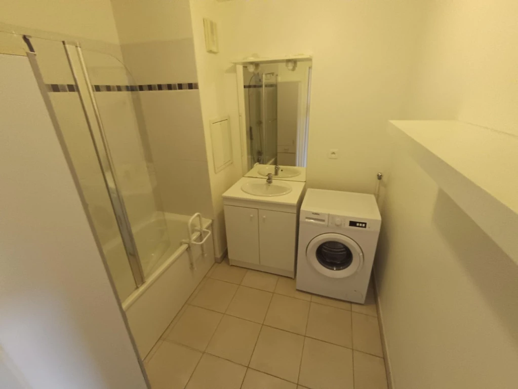 Grand T2 meublé parking balcon 8