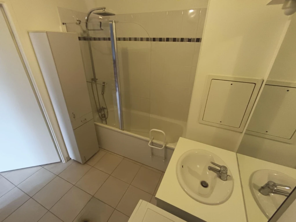 Grand T2 meublé parking balcon 9