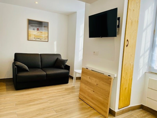 Appartement refait à neuf - Porte Royale 2