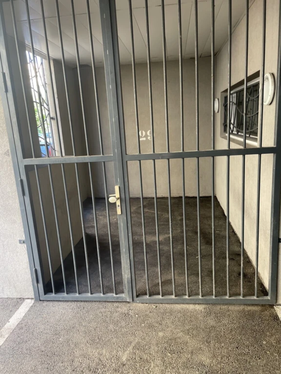 Parking pour scooter / moto 1
