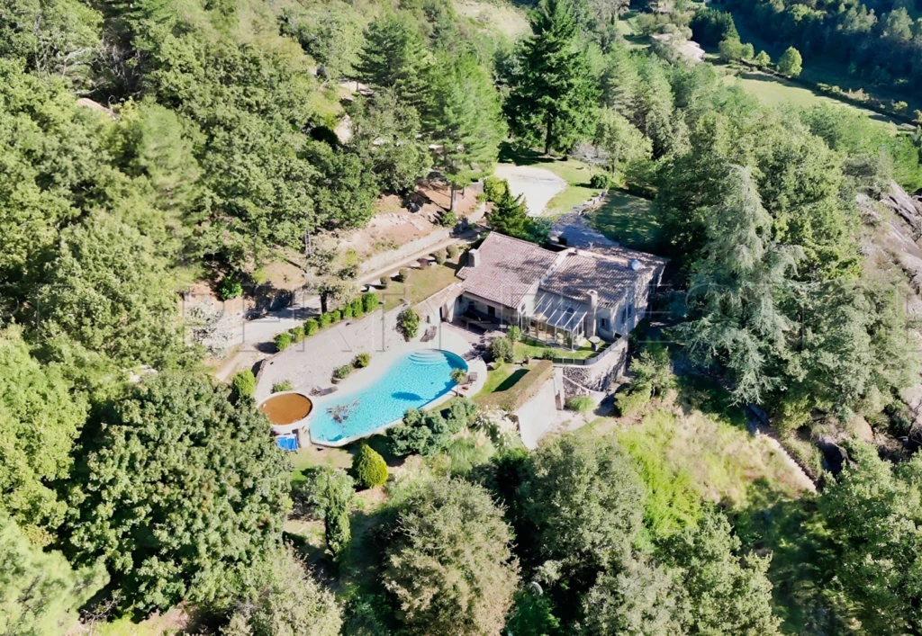 En Ardèche Mas de Caractère sur 13 Ha 1