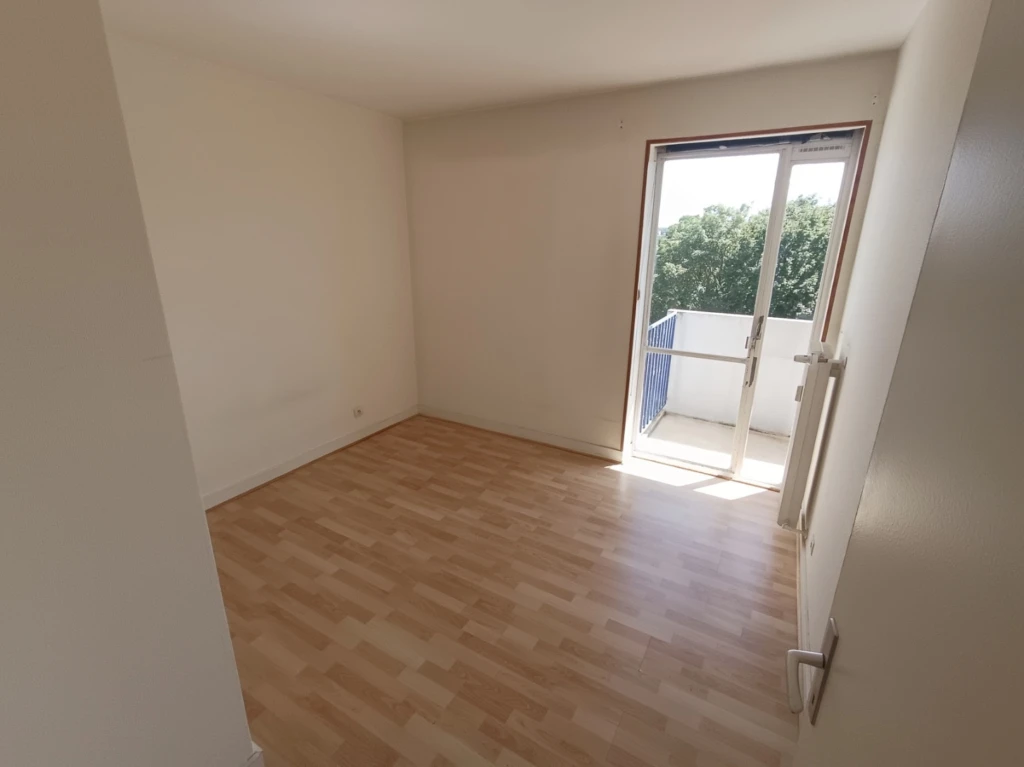 T2 avec balcon – Rés Parc Beauvillé 4