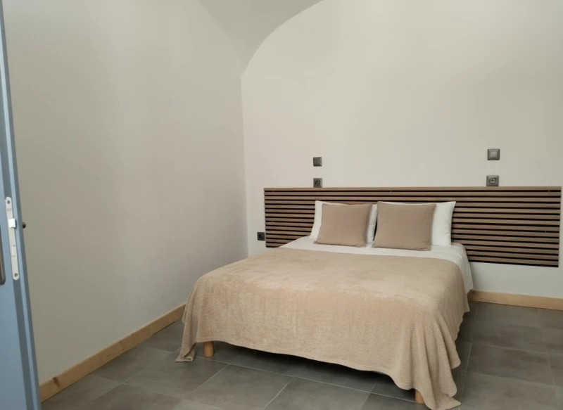 VAL-DES-PRÉS – Appartement T2 rénové de 32 m² 2