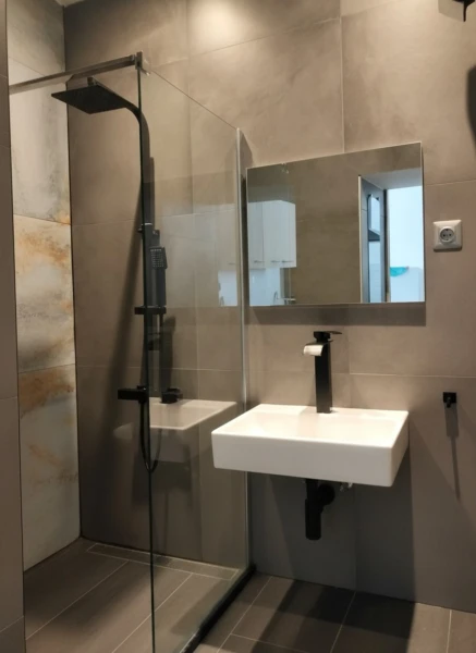 VAL-DES-PRÉS – Appartement T2 rénové de 32 m² 3