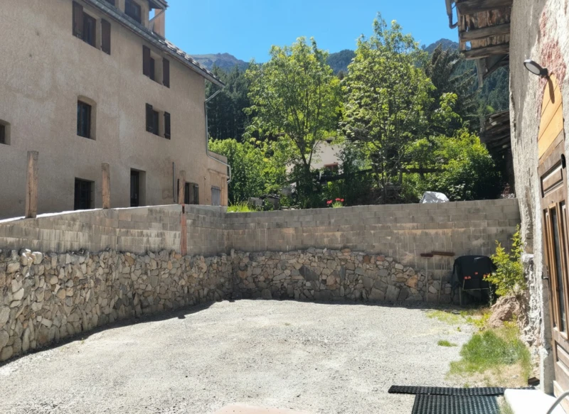 VAL-DES-PRÉS – Appartement T2 rénové de 32 m² 5