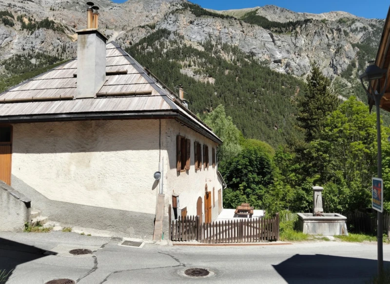 VAL-DES-PRÉS – Appartement T2 rénové de 32 m² 8