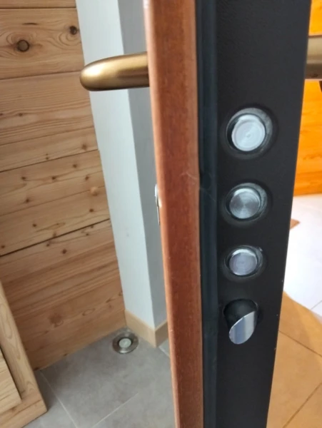 VAL-DES-PRÉS – Appartement T2 rénové de 32 m² 10