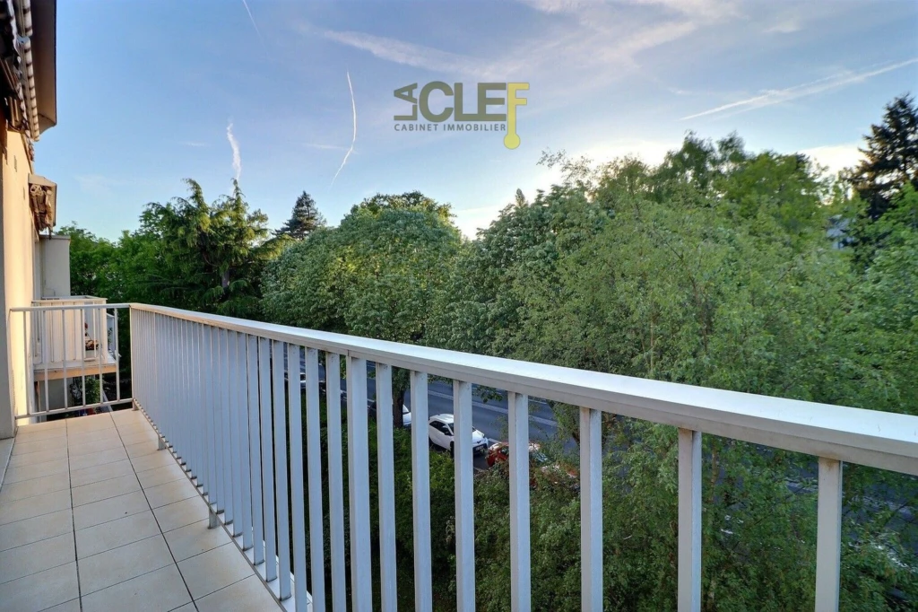 Dernier étage - 4 pièces - 80m² - Balcon 8