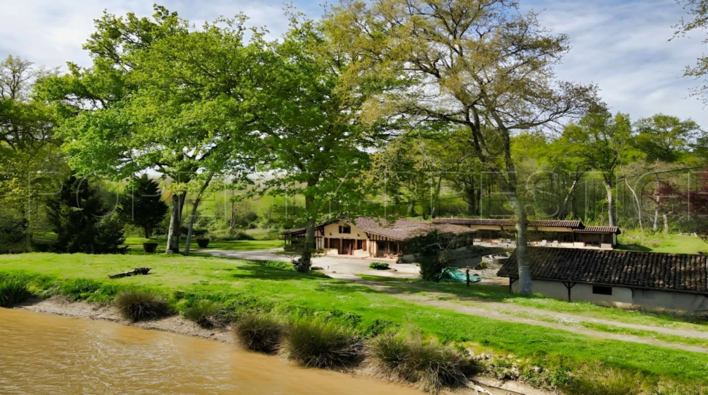 LANDES DOMAINE 57 ha ETANGS 20 ha 2