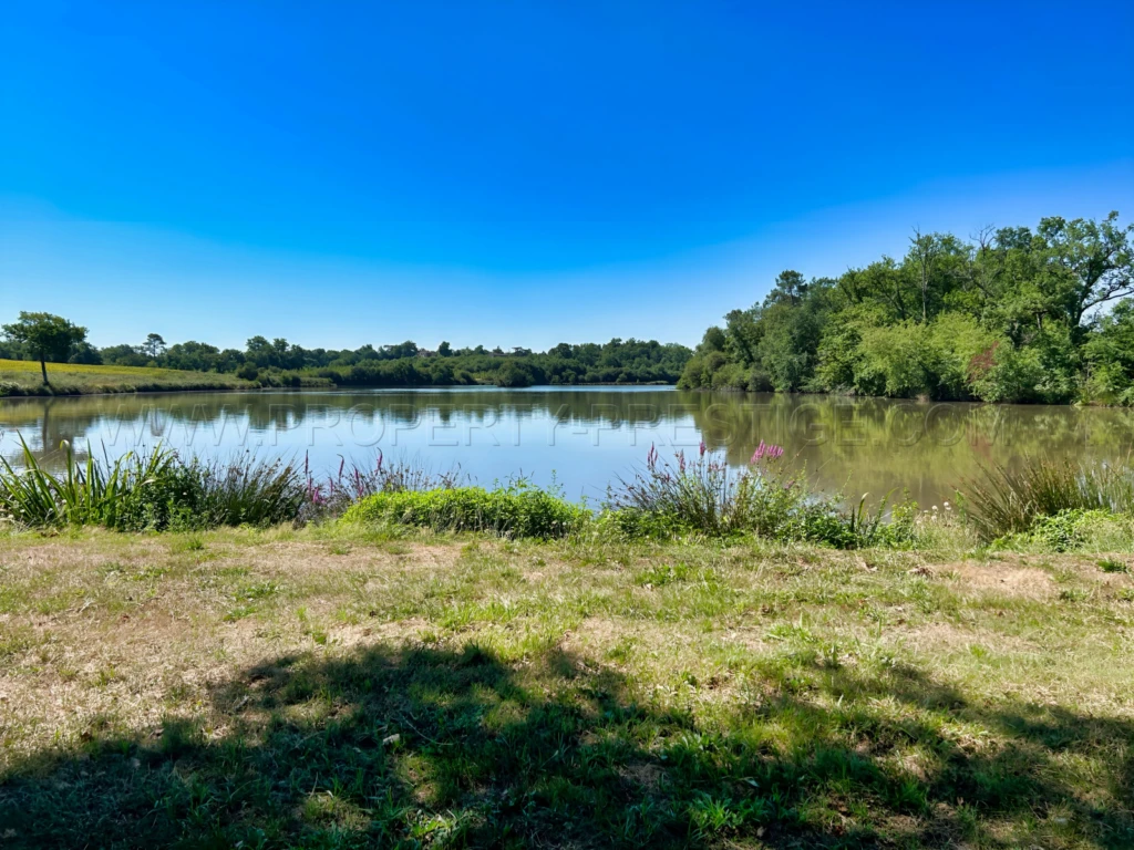 LANDES DOMAINE 57 ha ETANGS 20 ha 4
