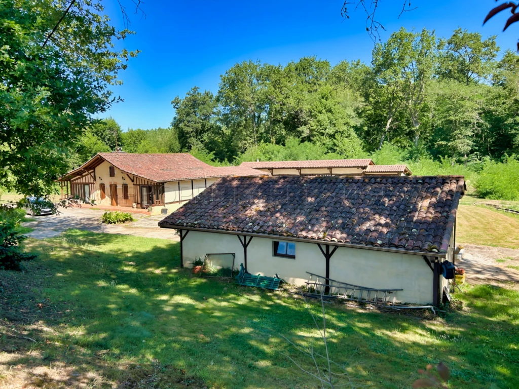 LANDES DOMAINE 57 ha ETANGS 20 ha 6