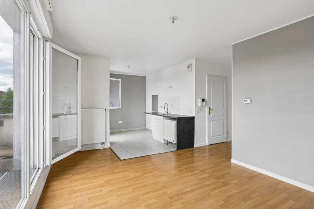 GRAND 2 PIECES DERNIER ETAGE 2