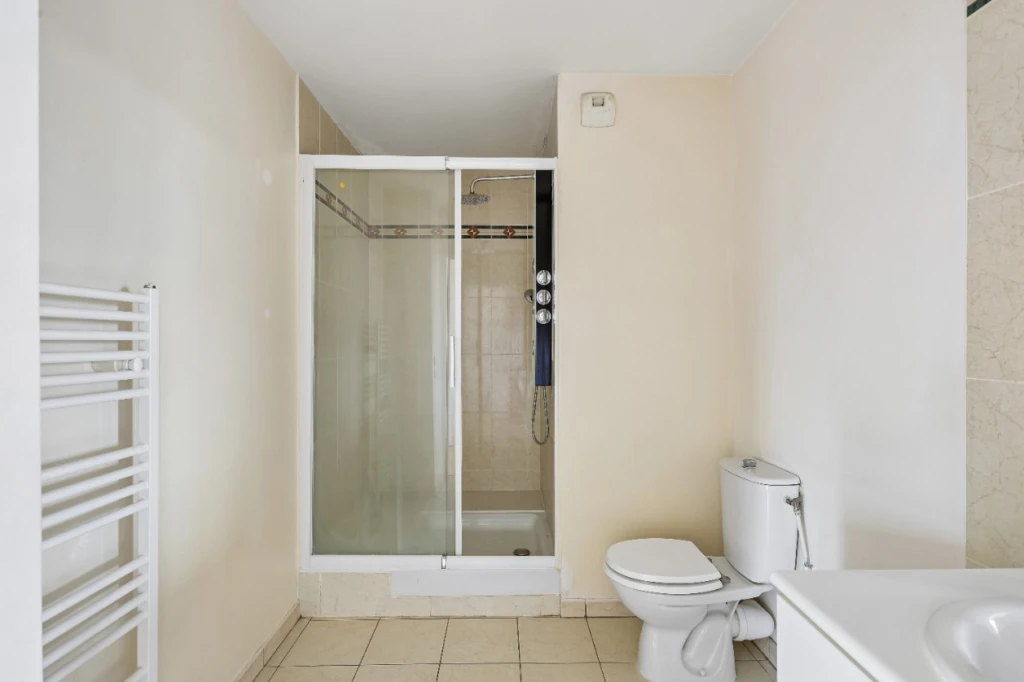 GRAND 2 PIECES DERNIER ETAGE 3