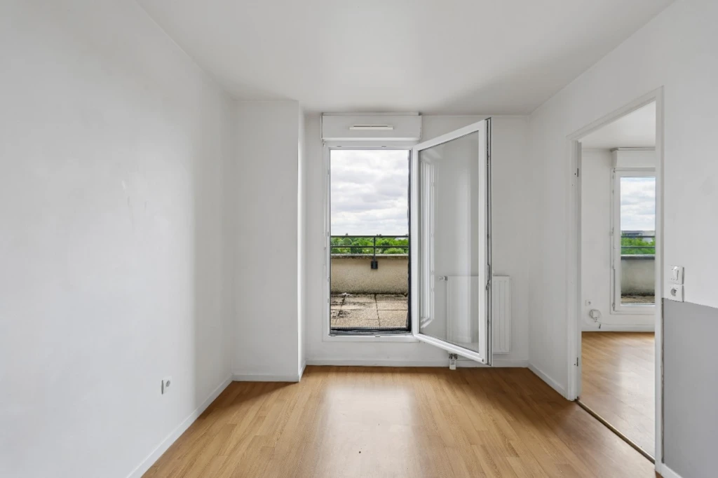 GRAND 2 PIECES DERNIER ETAGE 5