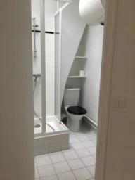 LOCATION - STUDIO REFAIT À NEUF 17m2 AU SOL 3