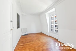 Charmant 2 pièces rénové – Dernier étage  Lumineux 1