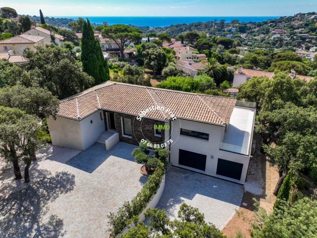 LES ISSAMBRES (VAR) - VILLA NEUVE AVEC VUE MER 1