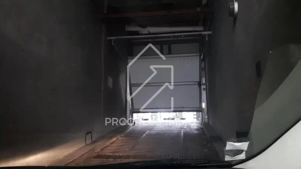 A 2 min du RER box de stationnement à louer 2