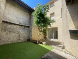 T3 avec cour privative et parking 2