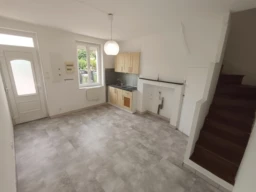 Maison 1 chambre et cour, quartier Saint-Pierre 1