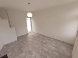 Maison 1 chambre et cour, quartier Saint-Pierre 3