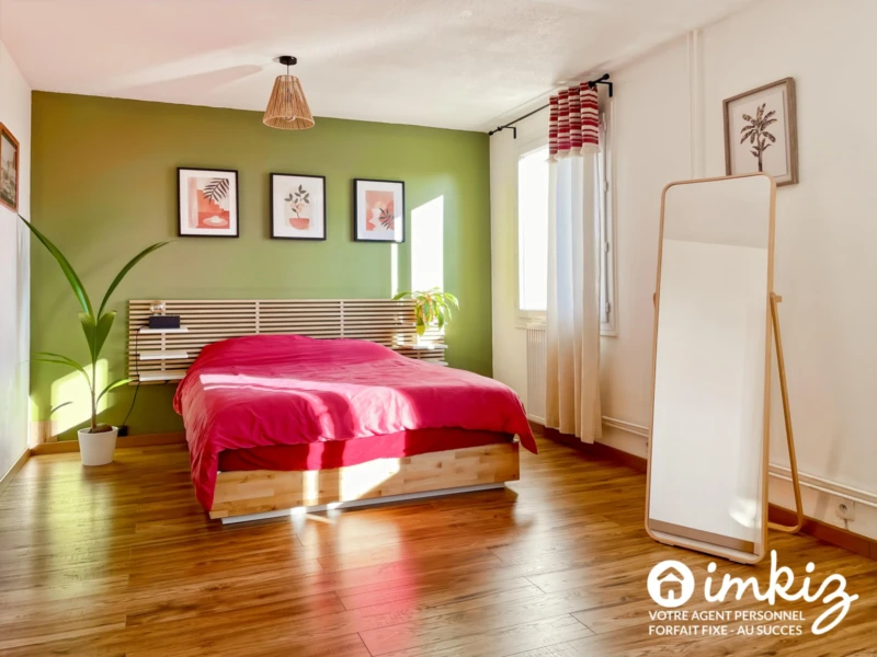 T4 de 103 m² traversant, 3 ch, sans vis-à-vis 12