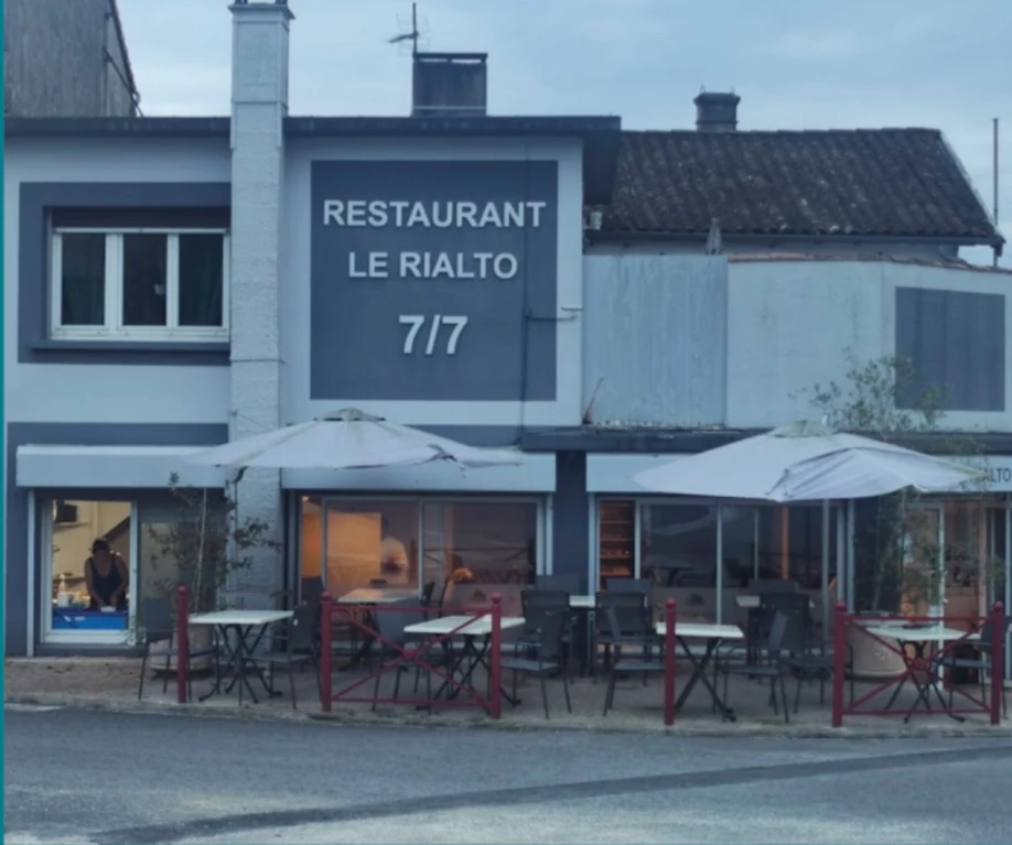 EN EXCLUSIVITÉ – IMMEUBLE MIXTE À SAINT-SAVIN 1