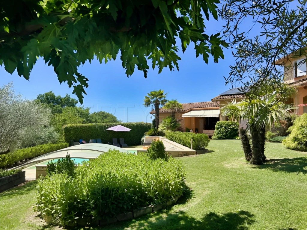 GERS PROPRIETE DE CHARME AVEC PISCINE SUR 8 800 M² 16